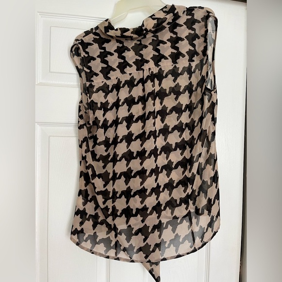 Stylish Black and Cream Women's Top Tahari Sleevless Blouse Size Large - Picture 10 of 13